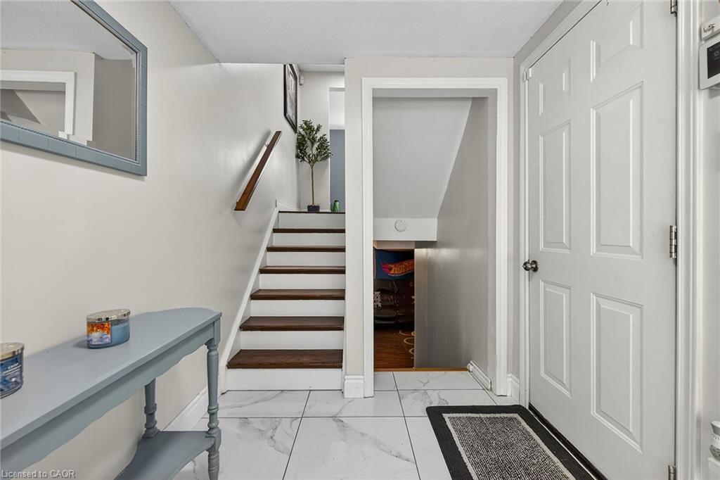 F8-500 Stone Church Road W, Hamilton, ON - Indoor Photo Showing Other Room