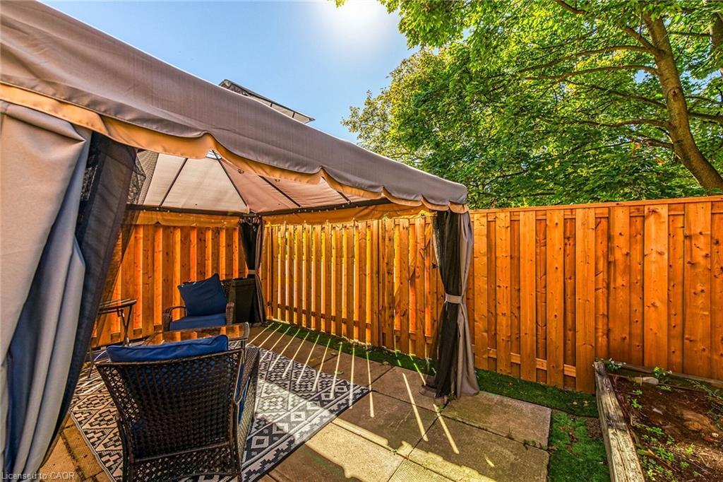 F8-500 Stone Church Road W, Hamilton, ON - Outdoor