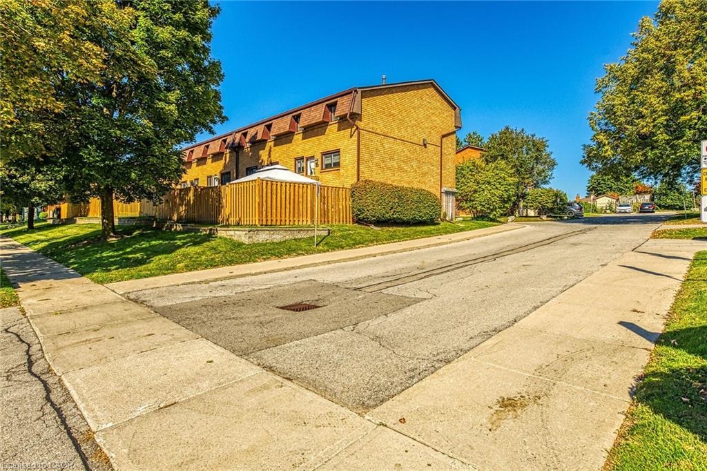 F8-500 Stone Church Road W, Hamilton, ON - Outdoor