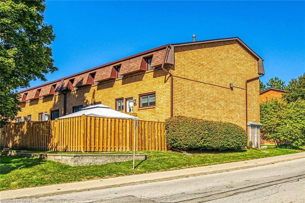 F8-500 Stone Church Road W, Hamilton, ON - Outdoor