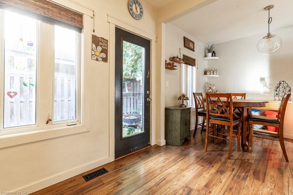 30 Sunset Avenue, Hamilton, ON - Indoor Photo Showing Dining Room