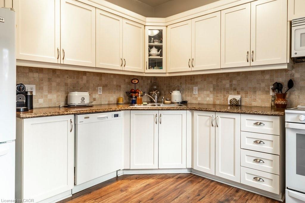 30 Sunset Avenue, Hamilton, ON - Indoor Photo Showing Kitchen With Double Sink