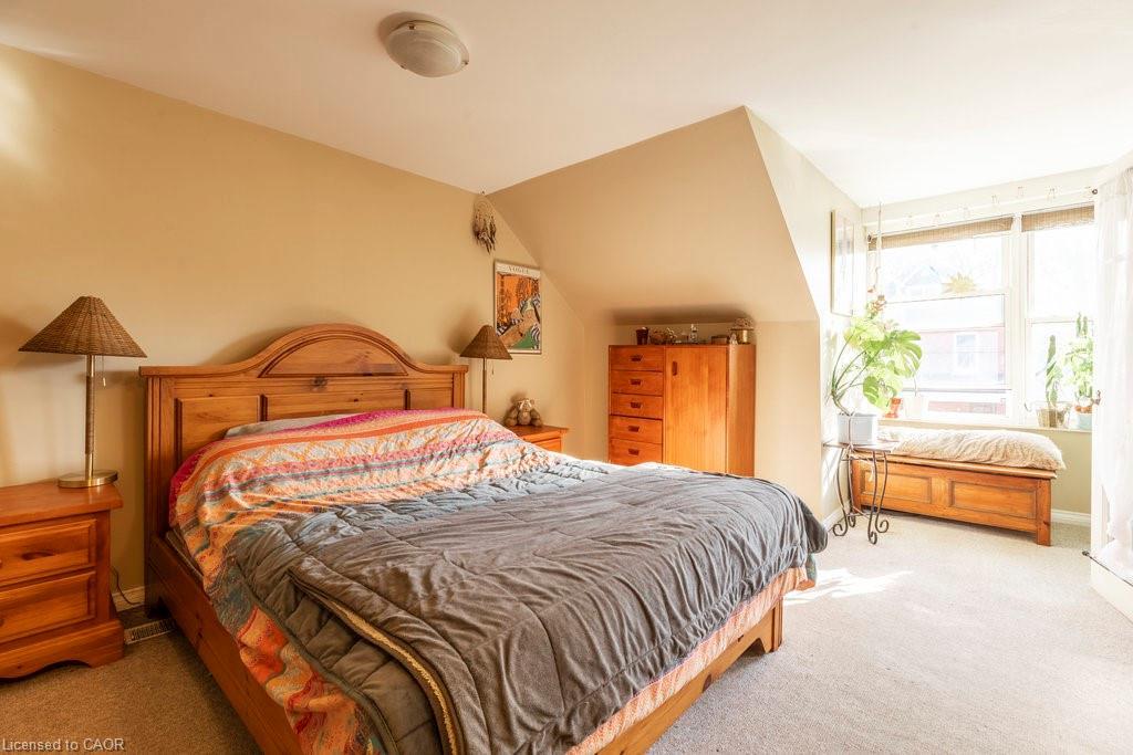 30 Sunset Avenue, Hamilton, ON - Indoor Photo Showing Bedroom