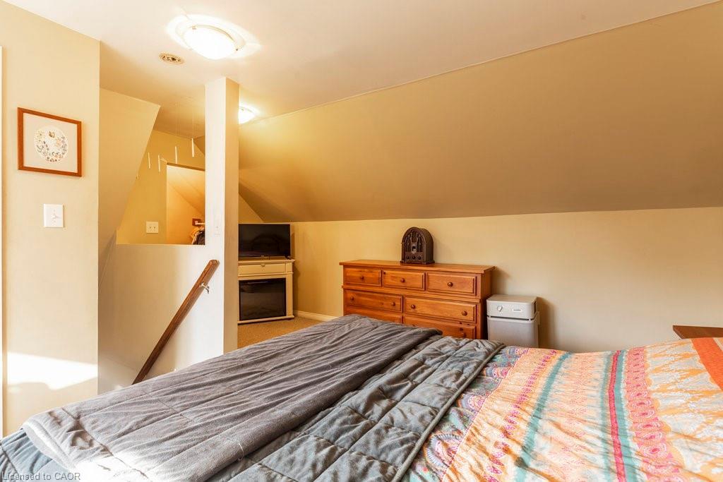 30 Sunset Avenue, Hamilton, ON - Indoor Photo Showing Bedroom