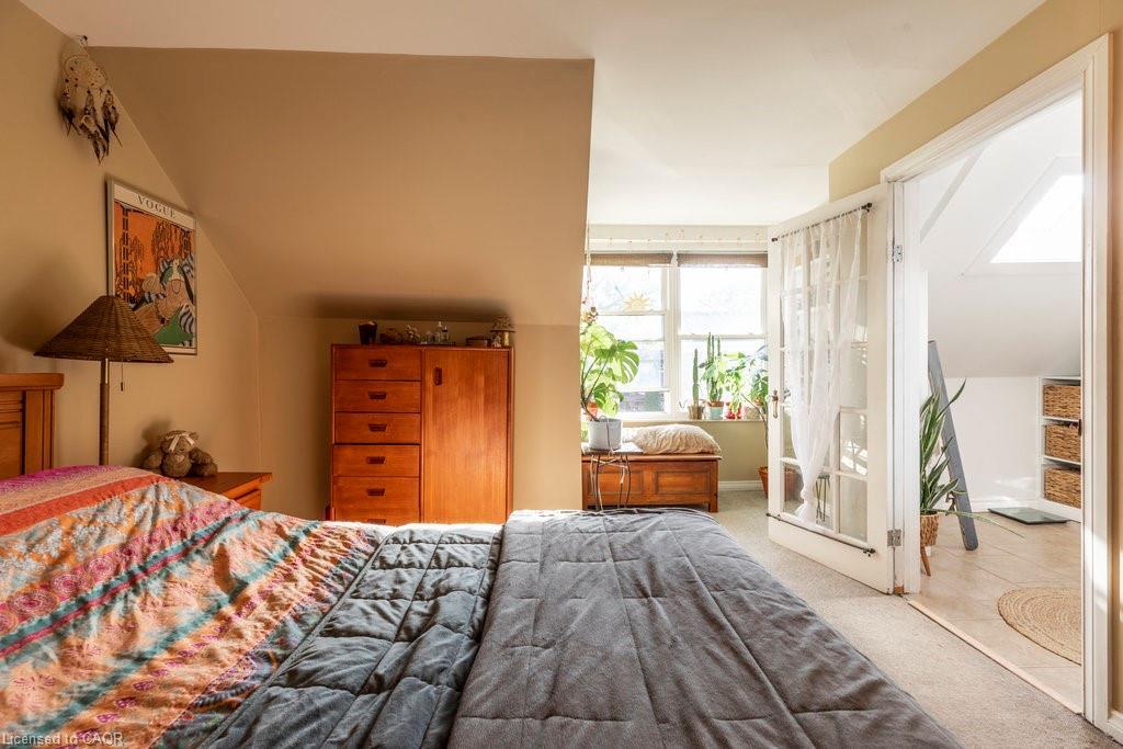 30 Sunset Avenue, Hamilton, ON - Indoor Photo Showing Bedroom
