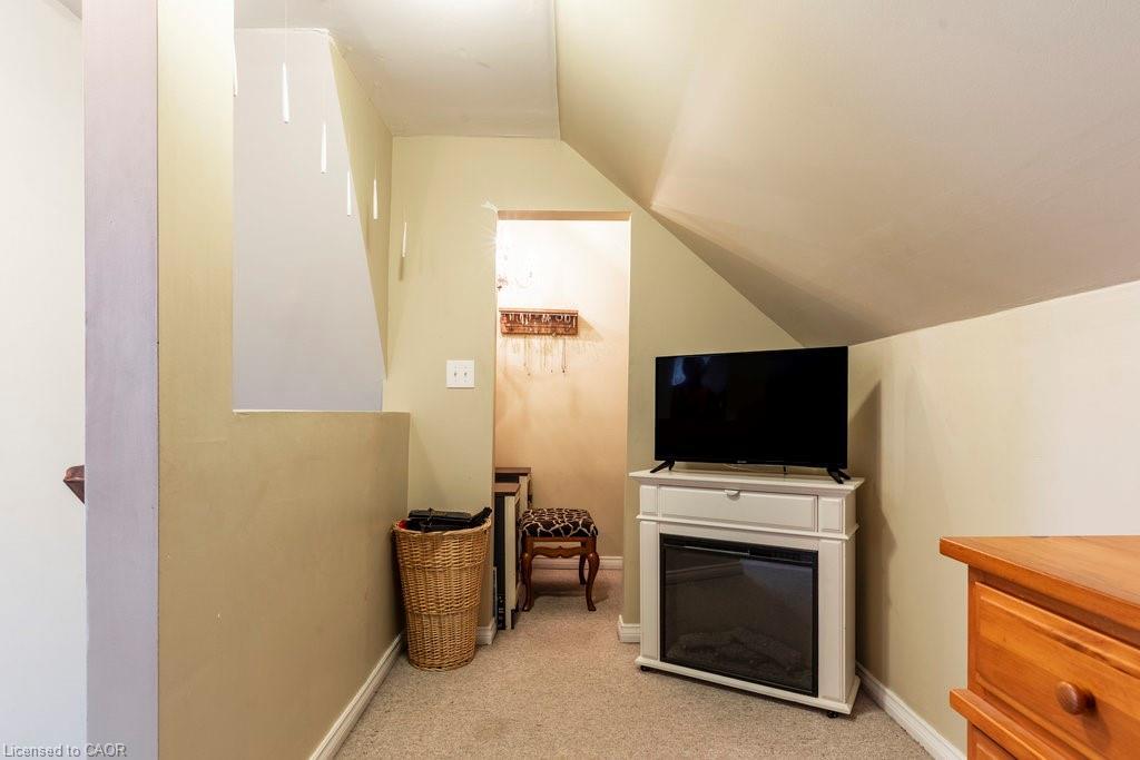 30 Sunset Avenue, Hamilton, ON - Indoor Photo Showing Other Room