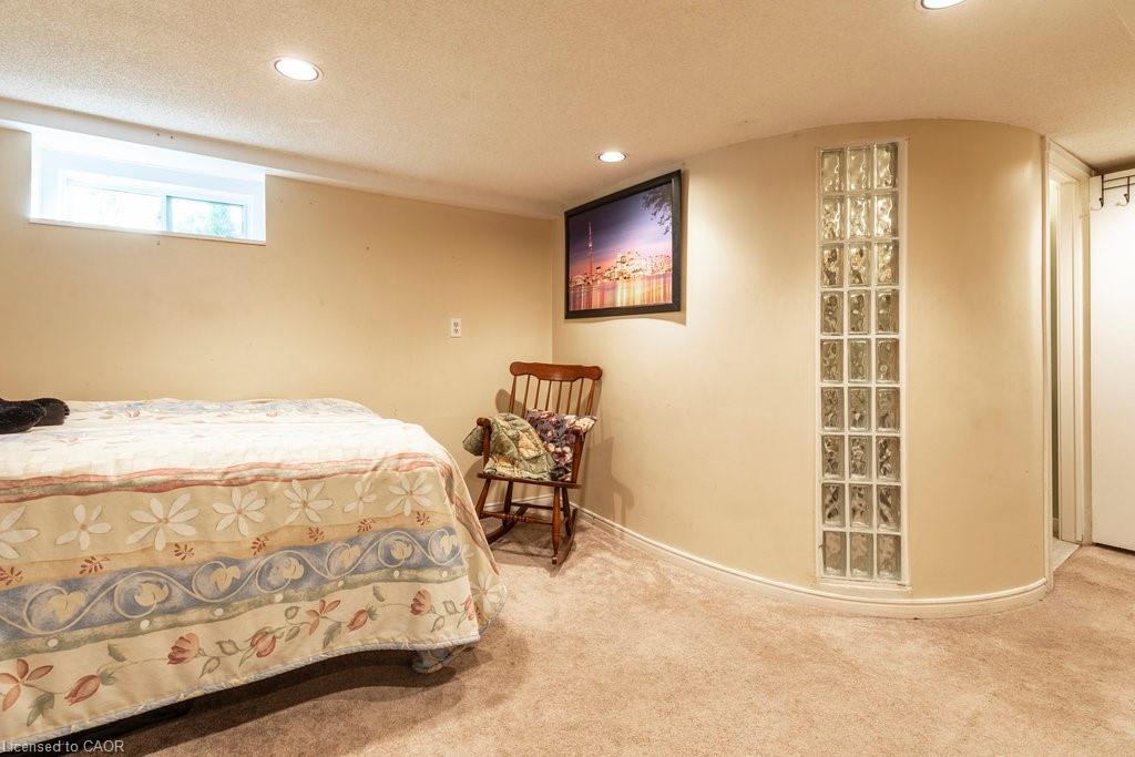 30 Sunset Avenue, Hamilton, ON - Indoor Photo Showing Bedroom