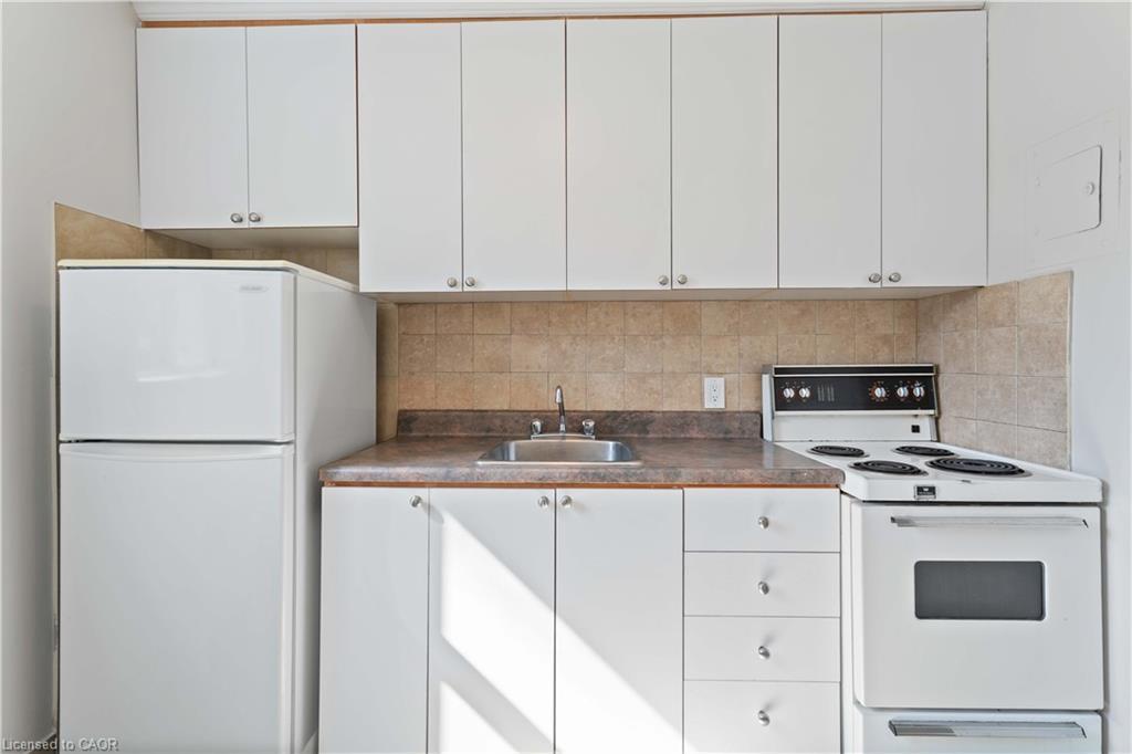 2-2189 King Street E, Hamilton, ON - Indoor Photo Showing Kitchen
