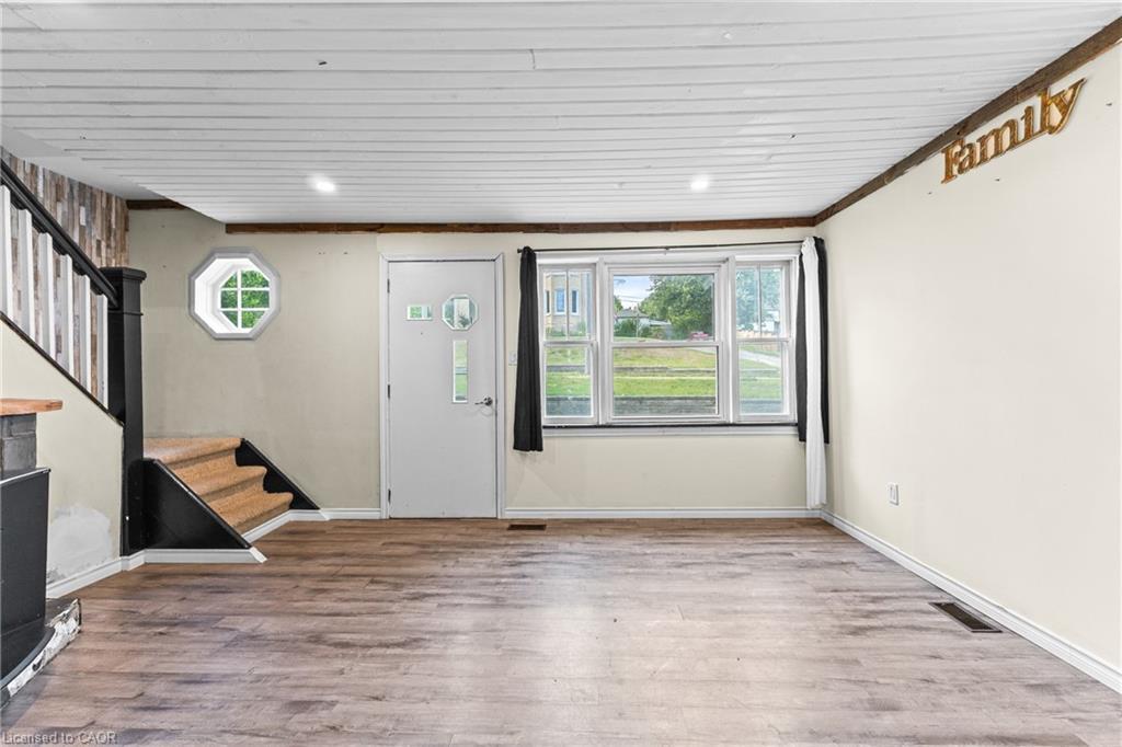 140 Canterbury Street, Ingersoll, ON - Indoor Photo Showing Other Room