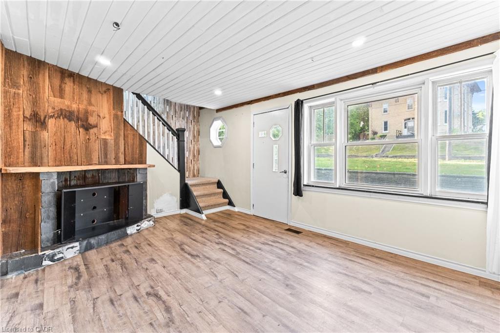 140 Canterbury Street, Ingersoll, ON - Indoor Photo Showing Other Room