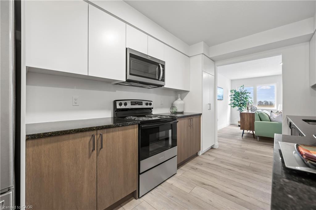 8-182 Bridge Crescent, Minto, ON - Indoor Photo Showing Kitchen