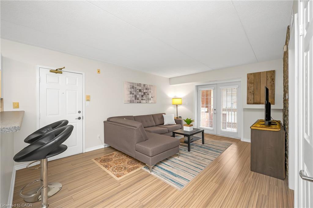 110-4015 Kilmer Drive, Burlington, ON - Indoor Photo Showing Living Room