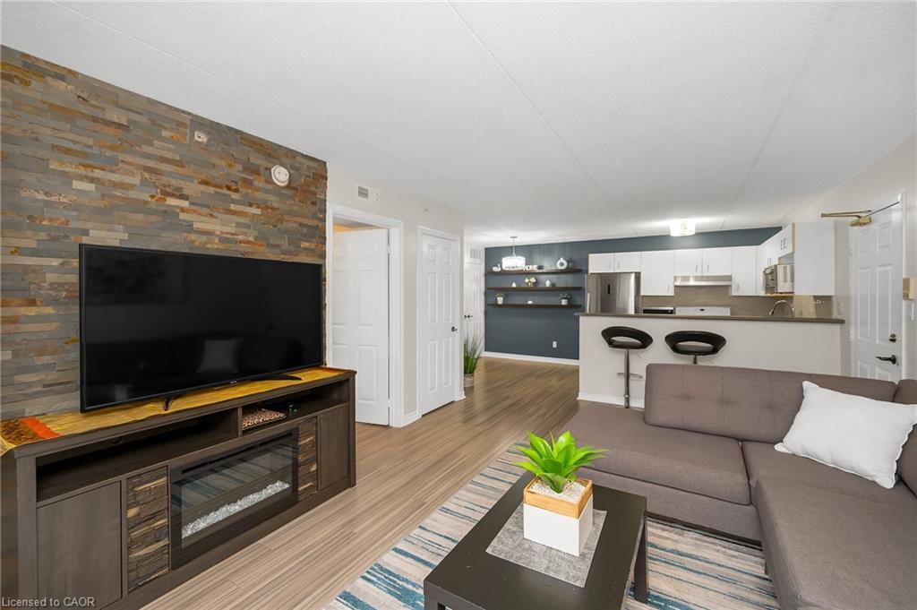 110-4015 Kilmer Drive, Burlington, ON - Indoor Photo Showing Living Room