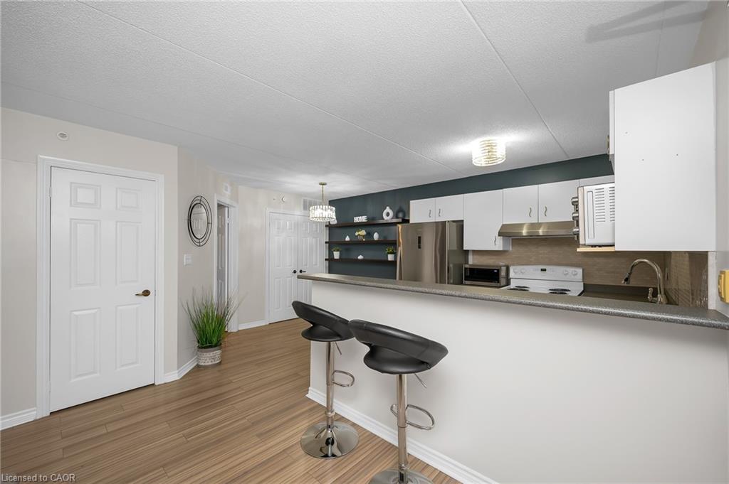 110-4015 Kilmer Drive, Burlington, ON - Indoor Photo Showing Kitchen