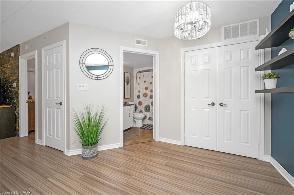 110-4015 Kilmer Drive, Burlington, ON - Indoor Photo Showing Other Room