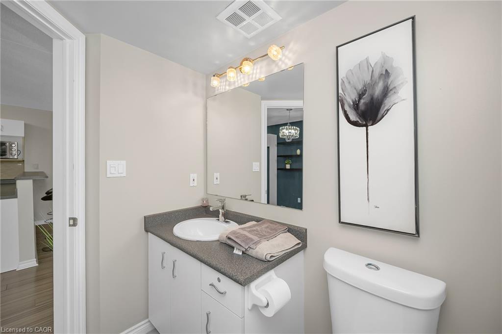 110-4015 Kilmer Drive, Burlington, ON - Indoor Photo Showing Bathroom