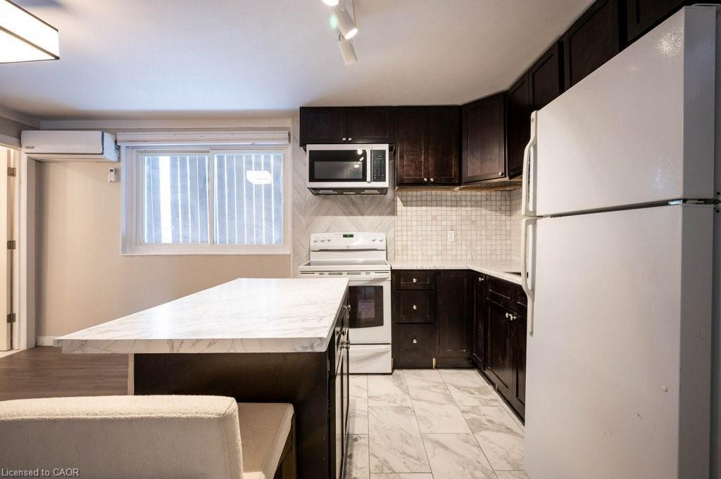 5-34 Burn Place, Kitchener, ON - Indoor Photo Showing Kitchen