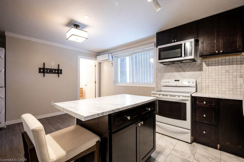 5-34 Burn Place, Kitchener, ON - Indoor Photo Showing Kitchen