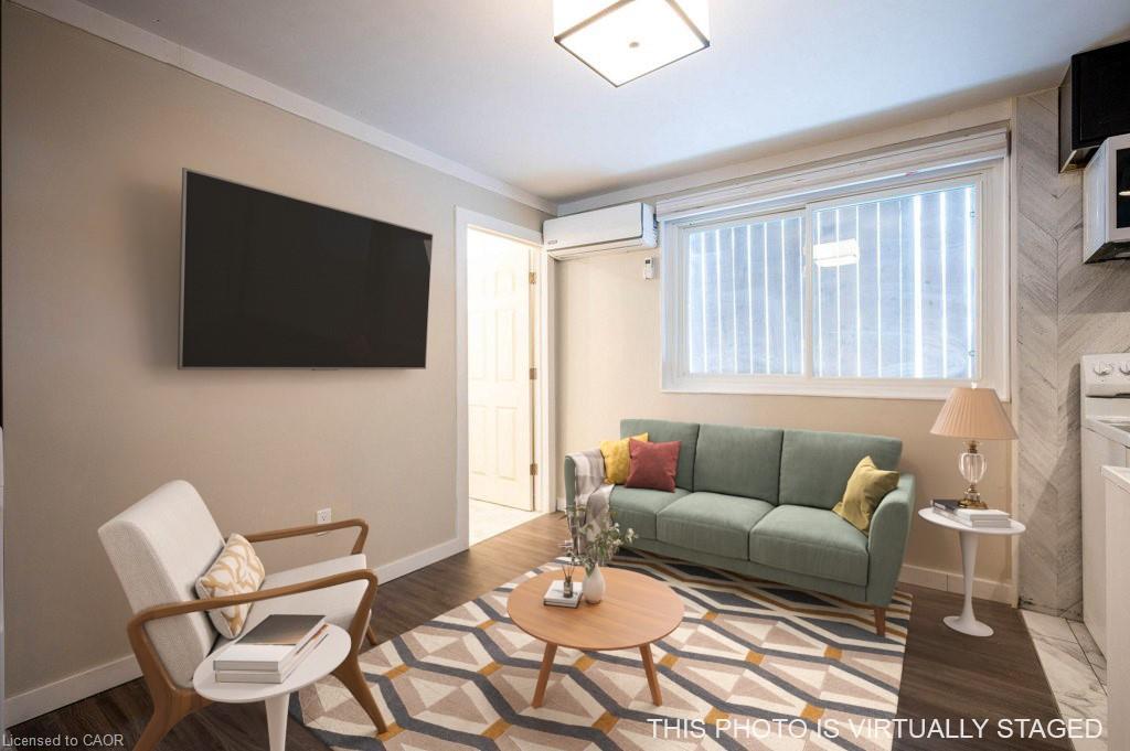 5-34 Burn Place, Kitchener, ON - Indoor Photo Showing Living Room