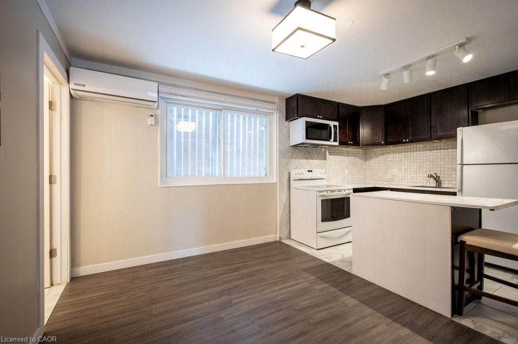 5-34 Burn Place, Kitchener, ON - Indoor Photo Showing Kitchen