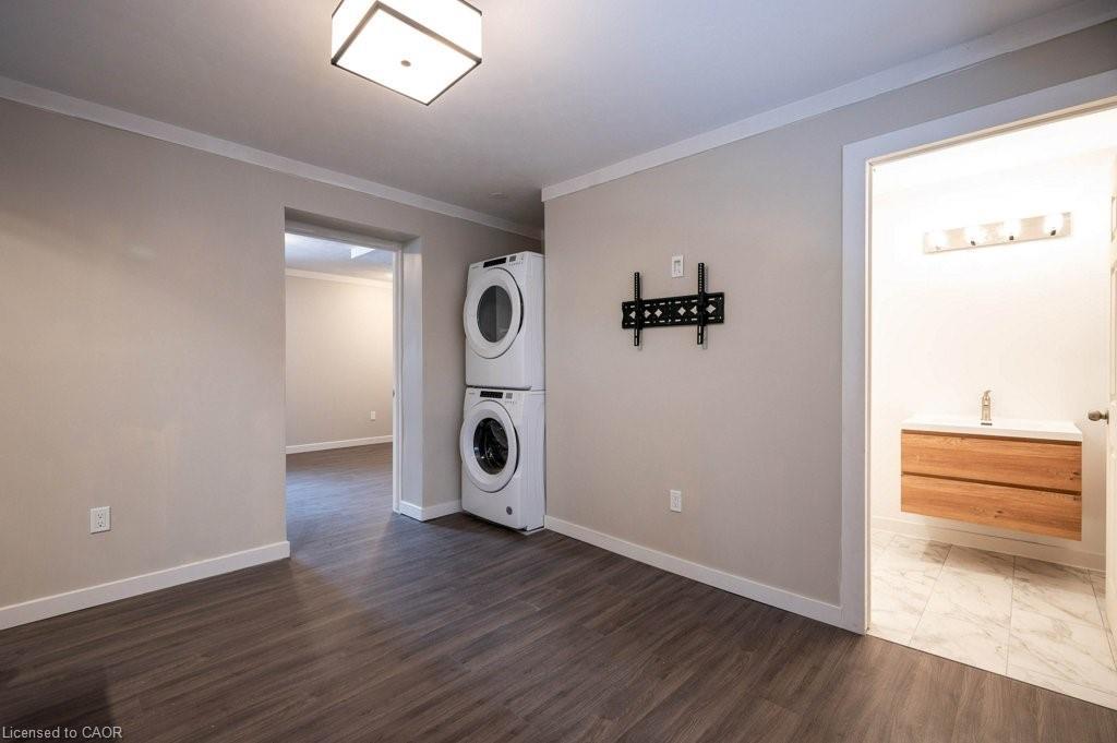 5-34 Burn Place, Kitchener, ON - Indoor Photo Showing Laundry Room
