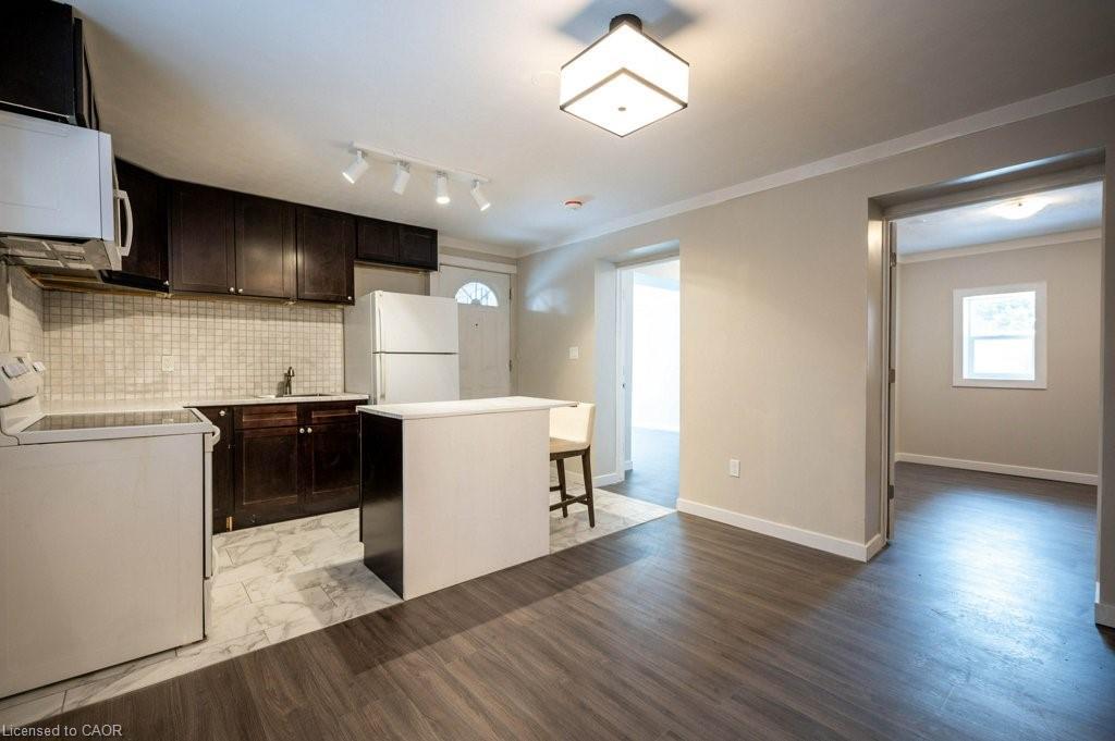 5-34 Burn Place, Kitchener, ON - Indoor Photo Showing Kitchen