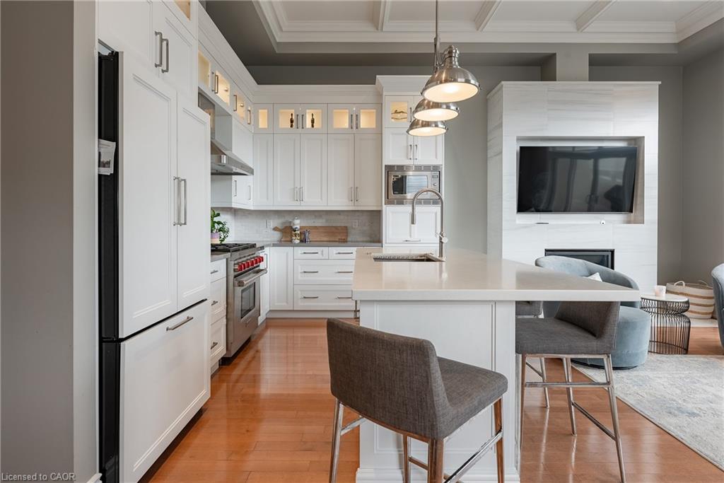 131 Brock Street, Oakville, ON - Indoor Photo Showing Kitchen With Upgraded Kitchen