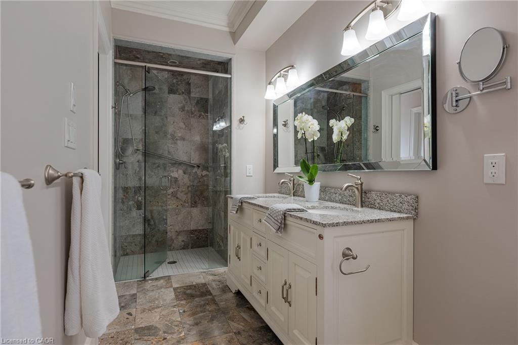131 Brock Street, Oakville, ON - Indoor Photo Showing Bathroom