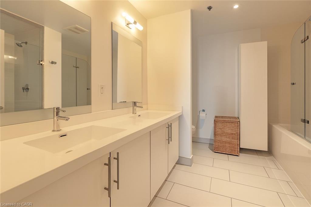 1603-55 Speers Road, Oakville, ON - Indoor Photo Showing Bathroom