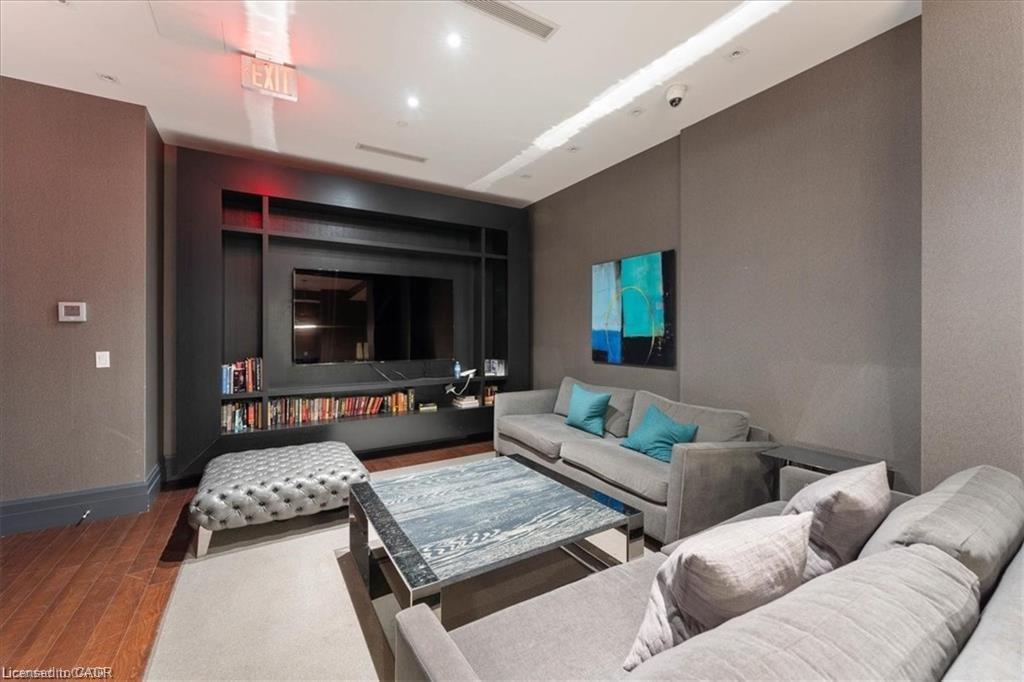 1603-55 Speers Road, Oakville, ON - Indoor Photo Showing Living Room