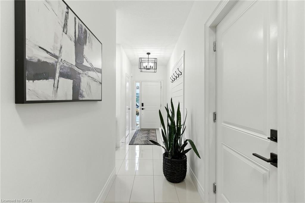 70 Dunrobin Lane, Grimsby, ON - Indoor Photo Showing Other Room