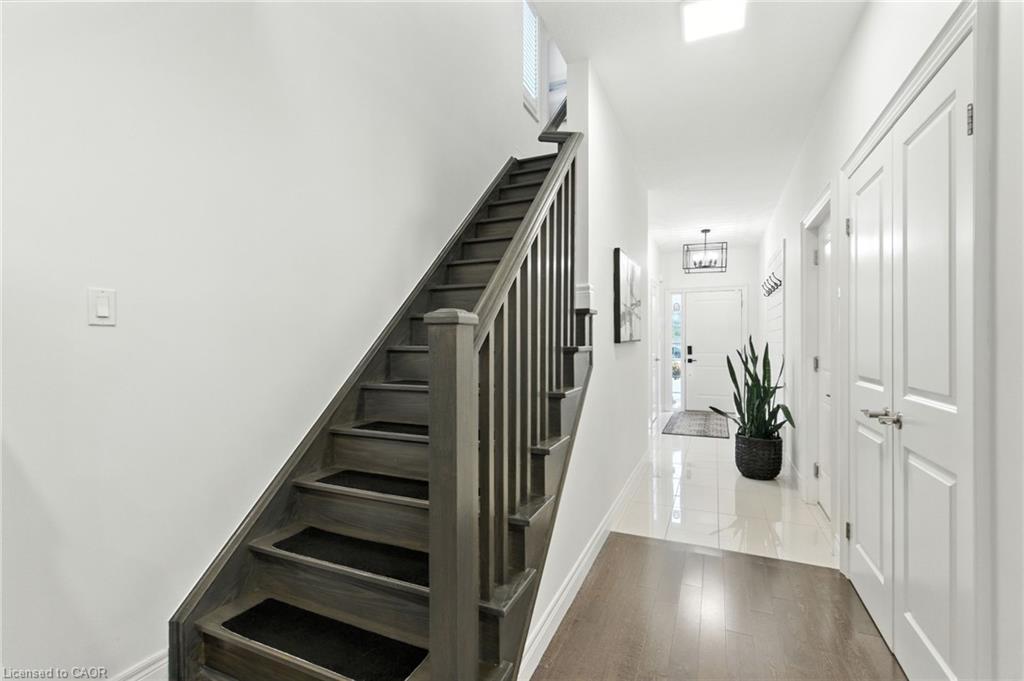 70 Dunrobin Lane, Grimsby, ON - Indoor Photo Showing Other Room