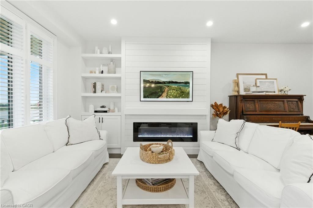 70 Dunrobin Lane, Grimsby, ON - Indoor Photo Showing Living Room With Fireplace