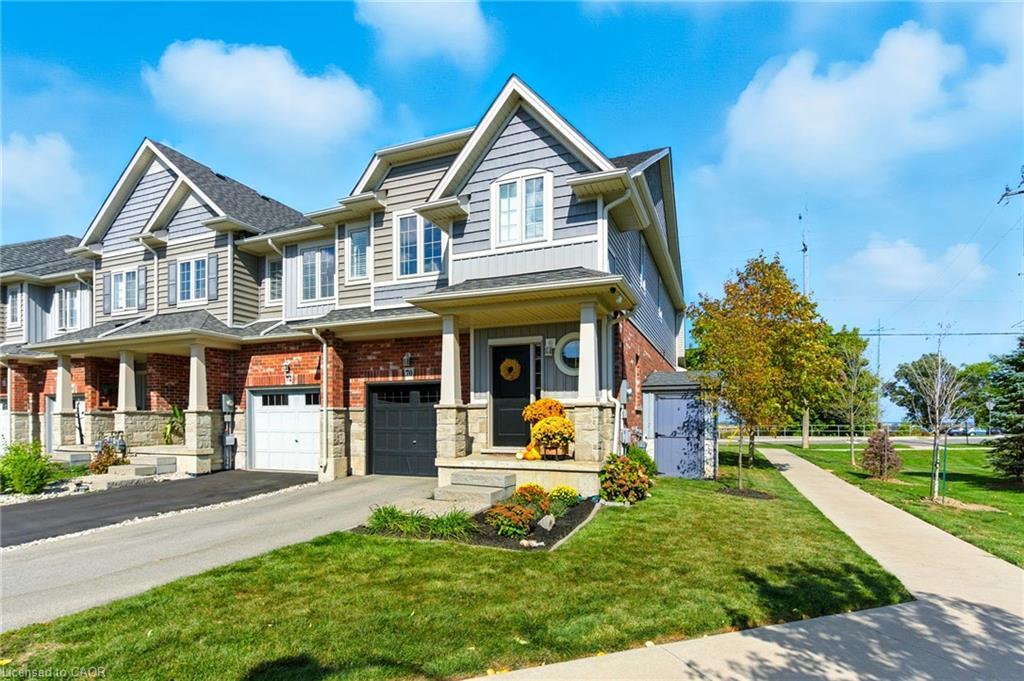 70 Dunrobin Lane, Grimsby, ON - Outdoor With Deck Patio Veranda With Facade