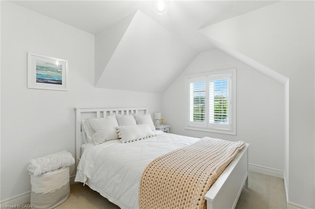 70 Dunrobin Lane, Grimsby, ON - Indoor Photo Showing Bedroom