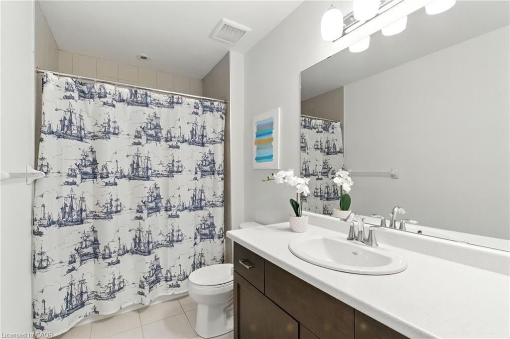 70 Dunrobin Lane, Grimsby, ON - Indoor Photo Showing Bathroom