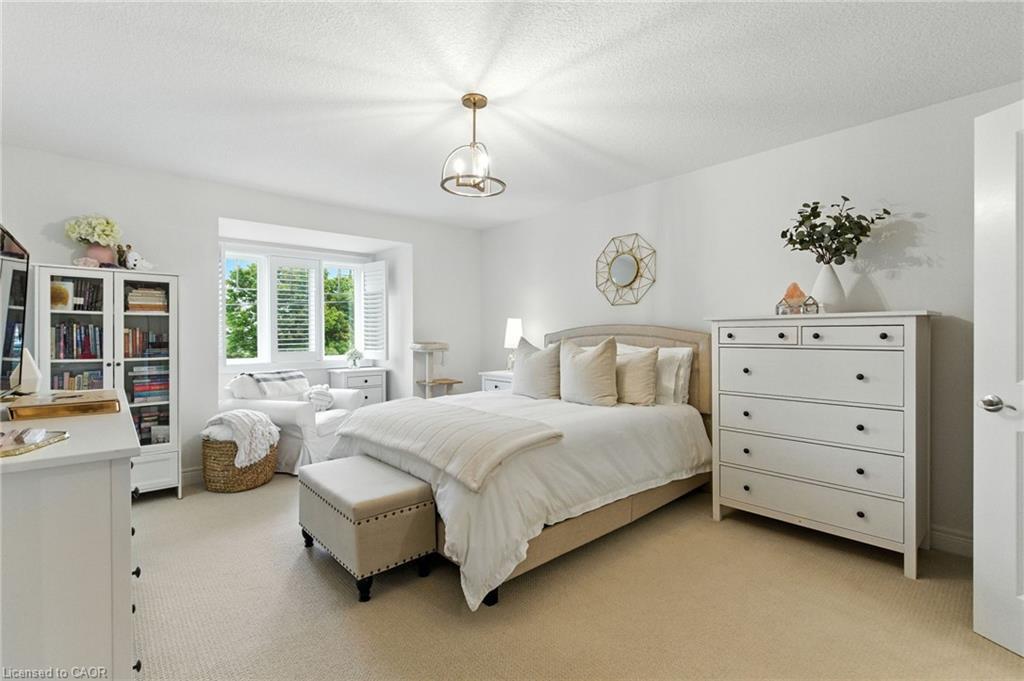 70 Dunrobin Lane, Grimsby, ON - Indoor Photo Showing Bedroom