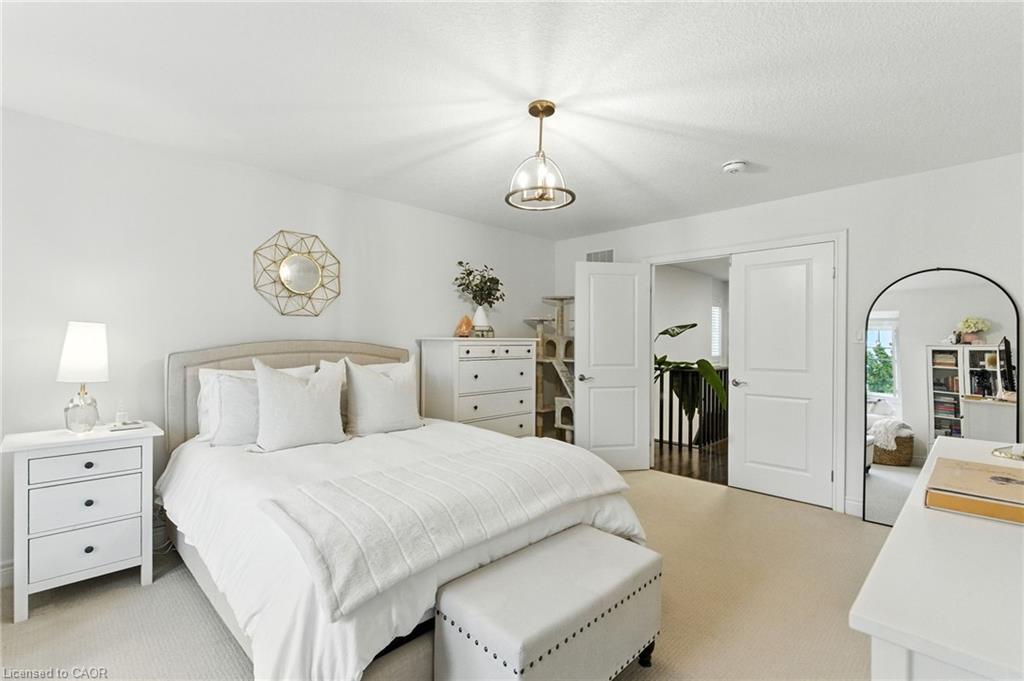 70 Dunrobin Lane, Grimsby, ON - Indoor Photo Showing Bedroom