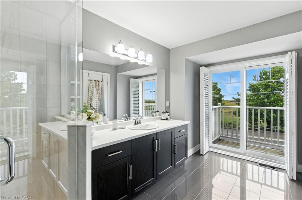 70 Dunrobin Lane, Grimsby, ON - Indoor Photo Showing Bathroom