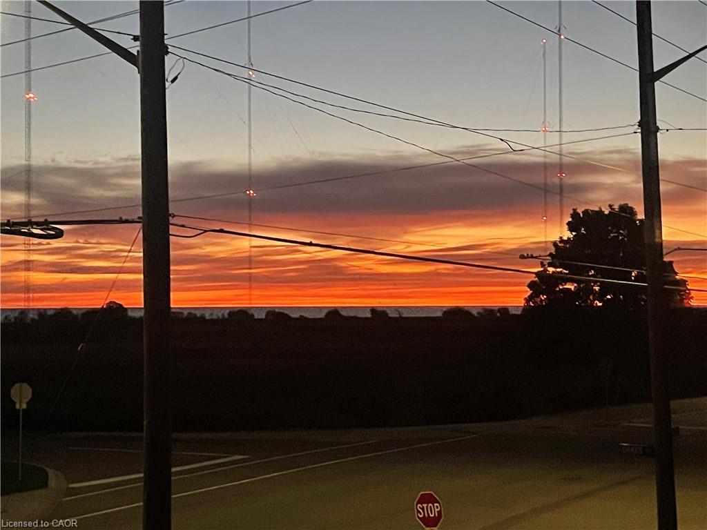 70 Dunrobin Lane, Grimsby, ON - Indoor Photo Showing Other Room