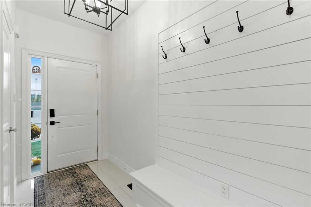 70 Dunrobin Lane, Grimsby, ON - Indoor Photo Showing Other Room