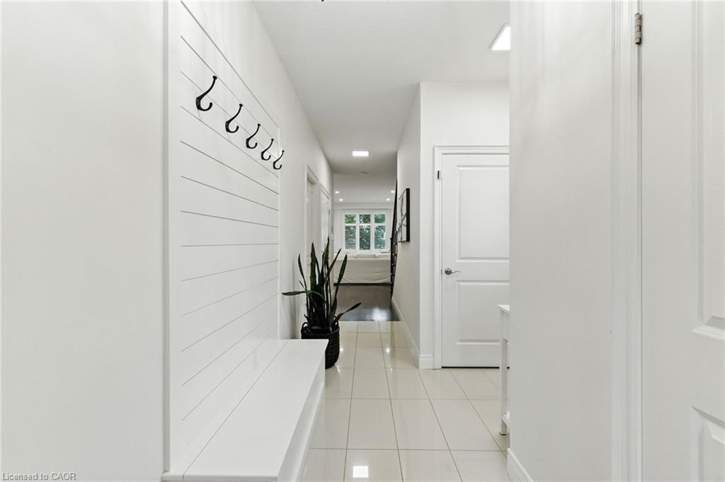 70 Dunrobin Lane, Grimsby, ON - Indoor Photo Showing Other Room