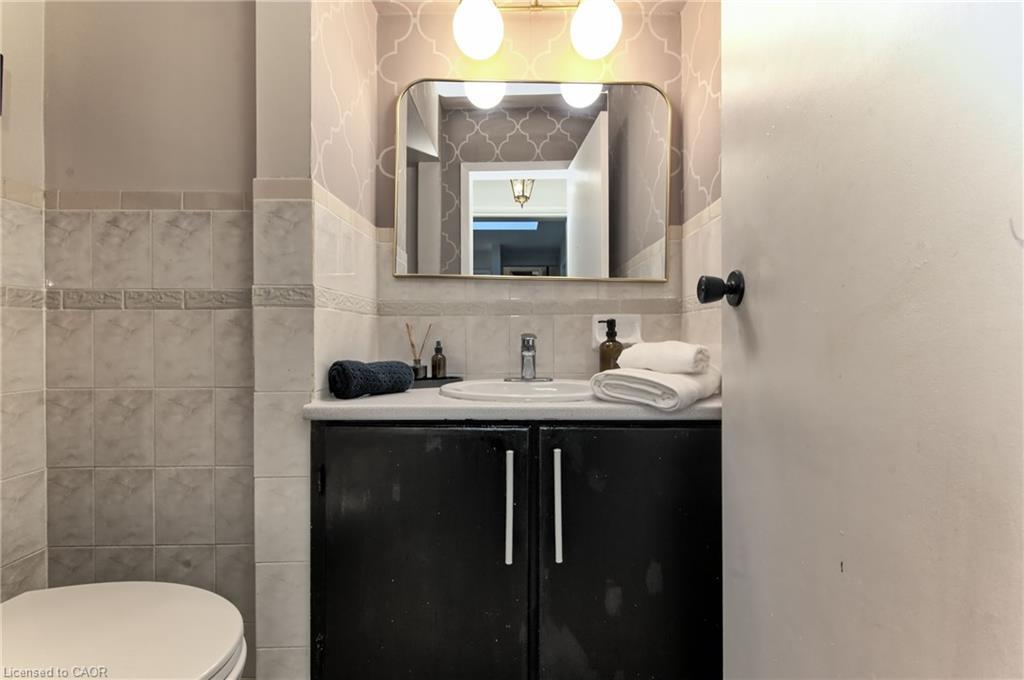 99 Mcbay Road, Brantford, ON - Indoor Photo Showing Bathroom