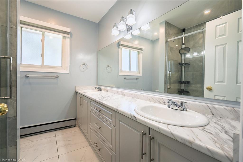 11134 Willodell Road, Niagara Falls, ON - Indoor Photo Showing Bathroom
