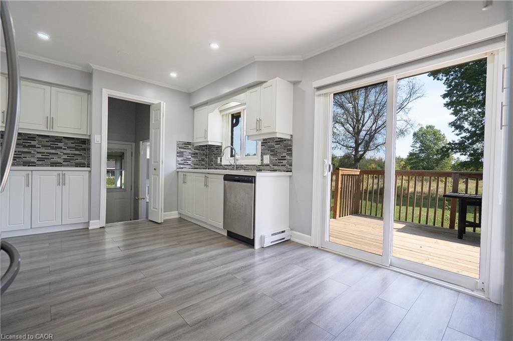 11134 Willodell Road, Niagara Falls, ON - Indoor Photo Showing Kitchen