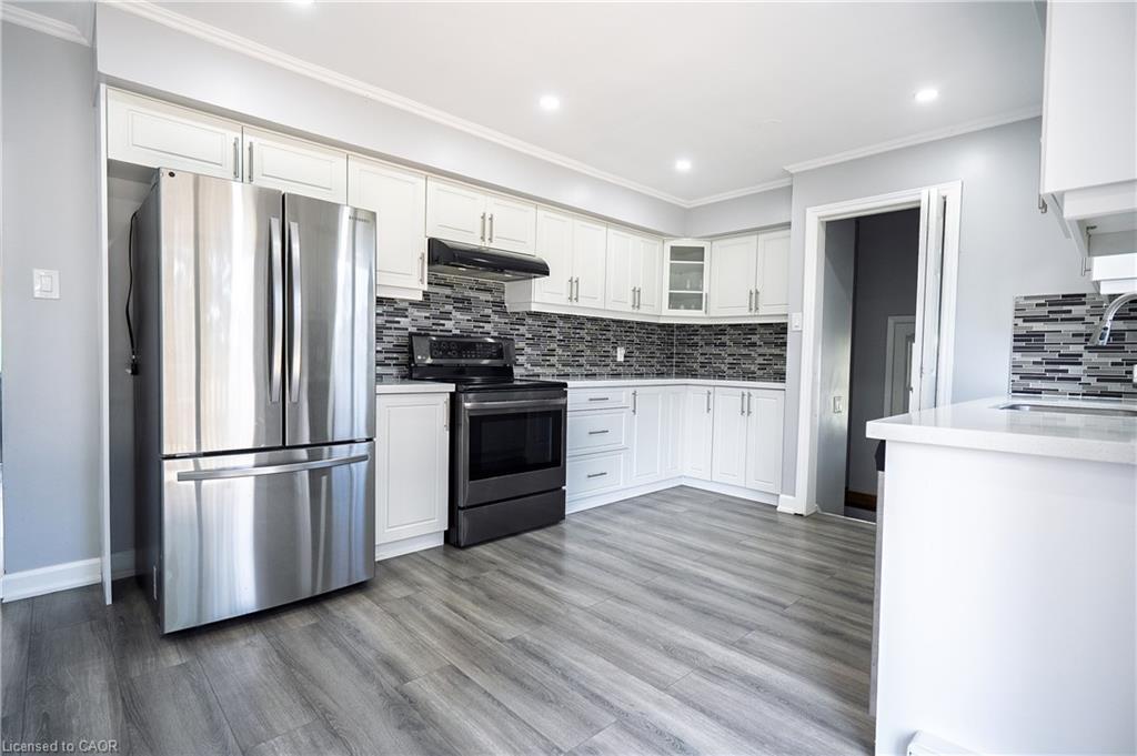 11134 Willodell Road, Niagara Falls, ON - Indoor Photo Showing Kitchen With Upgraded Kitchen