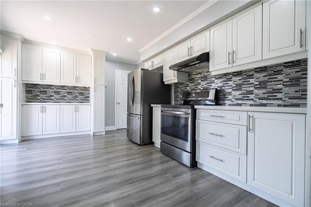 11134 Willodell Road, Niagara Falls, ON - Indoor Photo Showing Kitchen With Upgraded Kitchen