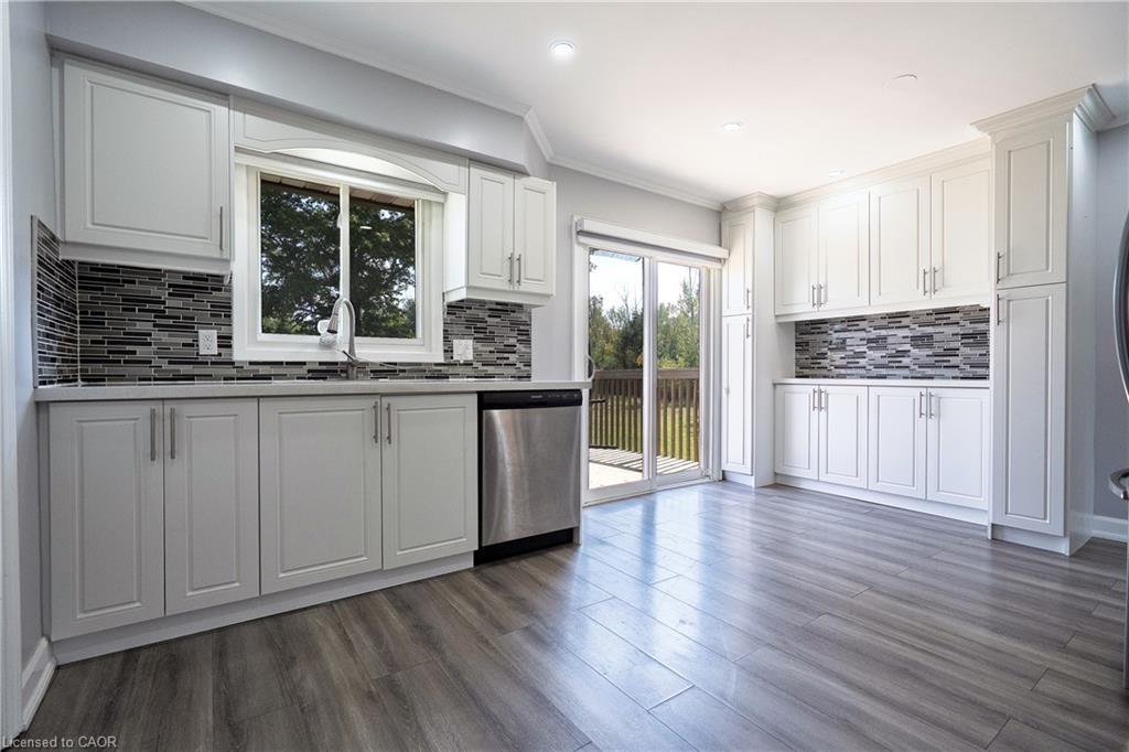 11134 Willodell Road, Niagara Falls, ON - Indoor Photo Showing Kitchen