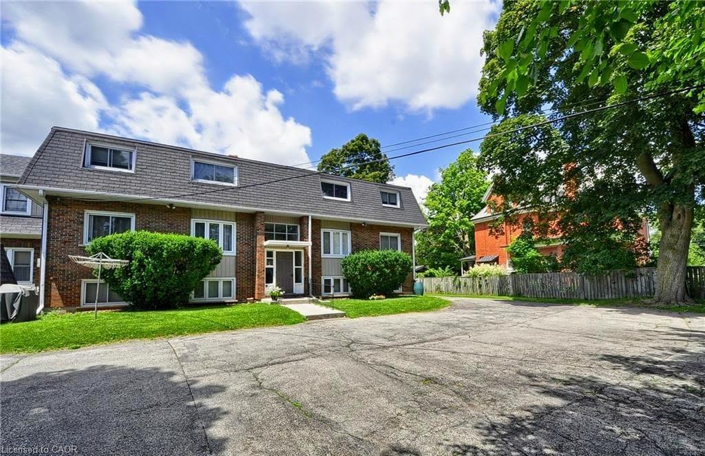 14-233 Westminster Drive S, Cambridge, ON - Outdoor With Facade