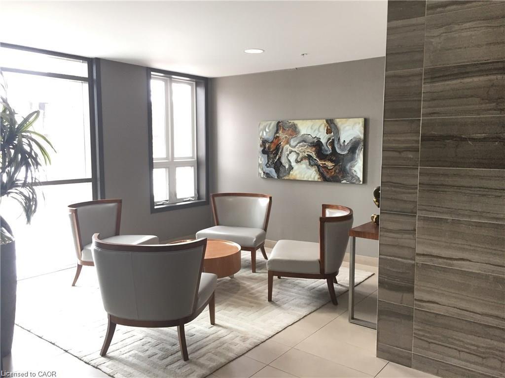 226-5010 Corporate Drive, Burlington, ON - Indoor Photo Showing Other Room